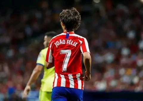 Manchester united to sign Joao Felix from Altetico Madrid. 9
