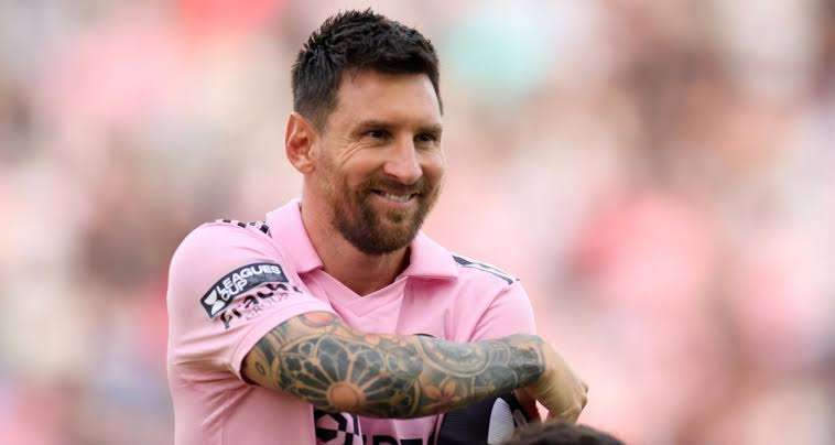 Tata Martino denies rumours linking Lionel Messi to Barcelona on loan. 10