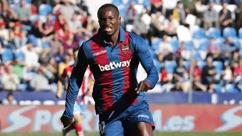 Former Ghanaian International striker died after collapsing during league match. 1