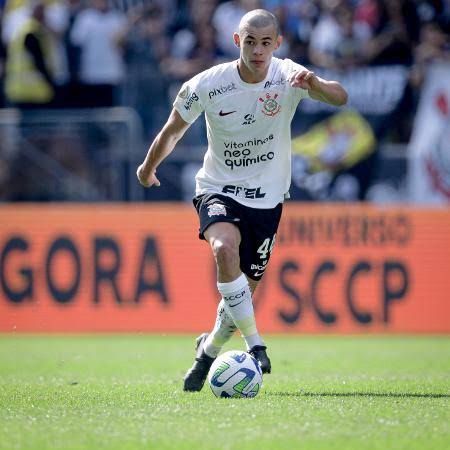 Who is Gabriel Moscardo? The Brazilian who has drawn the attention of Chelsea and other European clubs. 2