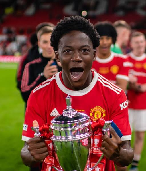 Kobbie Mainoo biography, Parents, Nationality, Playing style and more. 2