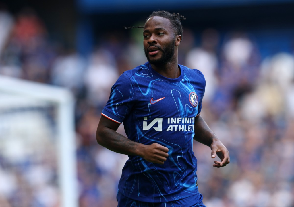 Aston Villa begins talks with Chelsea for the 131-goal forward. 9