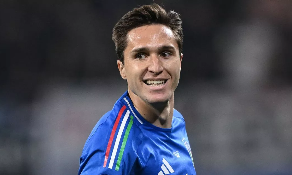 Federico Chiesa's private jet arrives ahead of Liverpool's physical, following a financial agreement with Juventus. 12