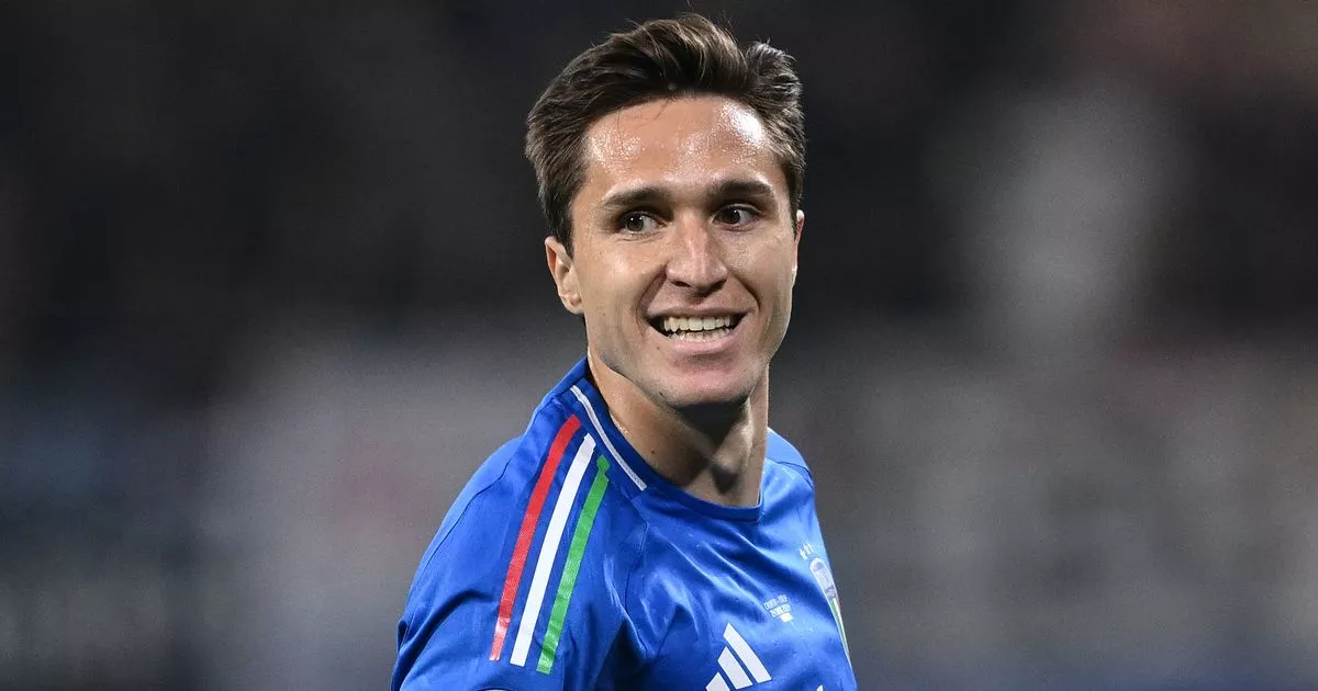 Federico Chiesa's private jet arrives ahead of Liverpool's physical, following a financial agreement with Juventus. 1