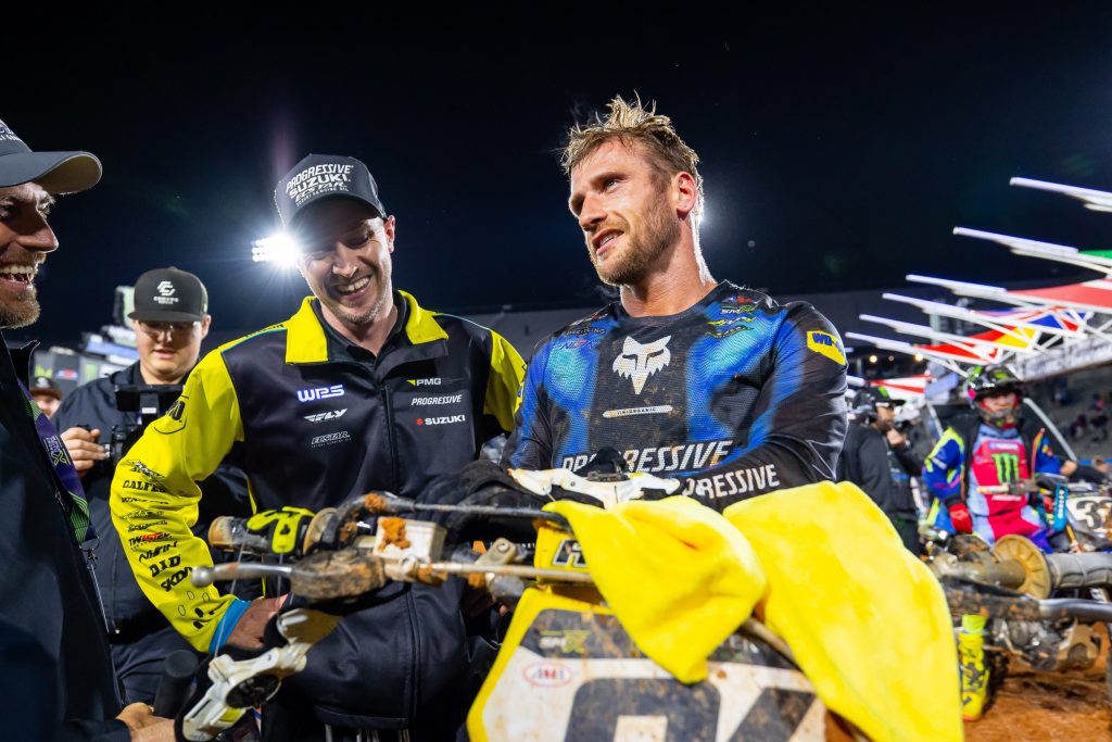 Ken Roczen Re-Signs with Suzuki for 2025 SuperMotocross Season . 4