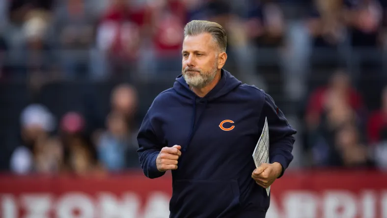 "Matt Eberflus on Thin Ice: Bears Head Coach Faces Backlash After Third Straight Loss" 10