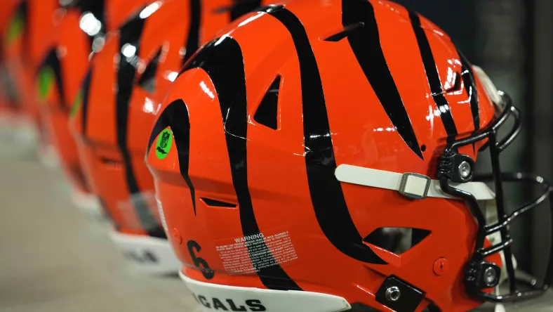 "Cincinnati Bengals’ Shocking Rejection of 4x Pro Bowl Cornerback’s Contract: Bold Move or Massive Mistake?" 8