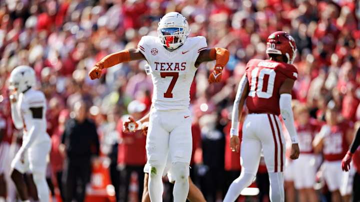 "Texas Players' Post-Game Arrogance After Narrow Win at Arkansas Sparks Controversy" 5