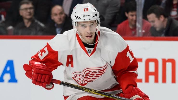 **"End of an Era: Pavel Datsyuk's Shocking Departure Leaves Red Wings Searching for a New Center Star"** 8