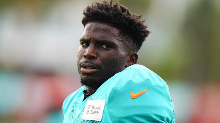 TYREEK HILL DROPS BOMBSHELL ON DOLPHINS—NFL STUNNED BY SHOCKING COMMENTS!""TYREEK HILL DROPS BOMBSHELL ON DOLPHINS—NFL STUNNED BY SHOCKING COMMENTS! 14
