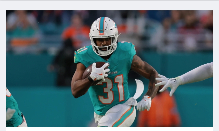 DOLPHINS DROP BOMBSHELL: RAHEEM MOSTERT, KENDALL FULLER, AND DURHAM SMYTHE CUT IN STUNNING ROSTER SHAKEUP 9