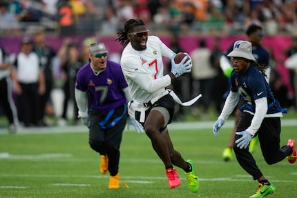 JUST IN"KaVontae Turpin Stuns NFL Pro Bowl: Electrifying Performance Leaves Fans and Players in Awe!" 11