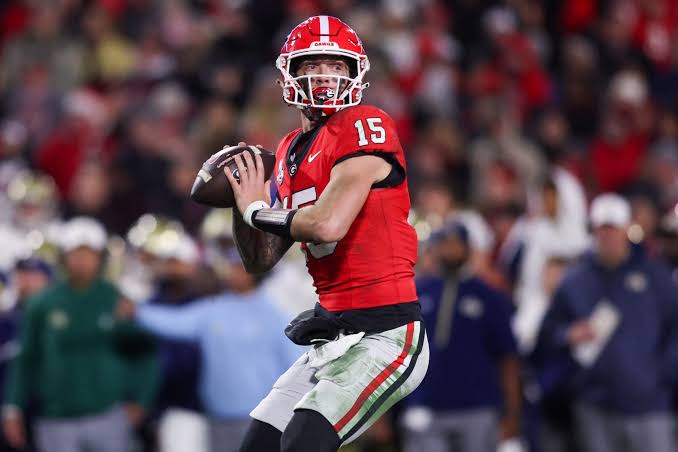 **Carson Beck Announces Stunning Return to Georgia Bulldogs After Terminating Transfer Contract** 4