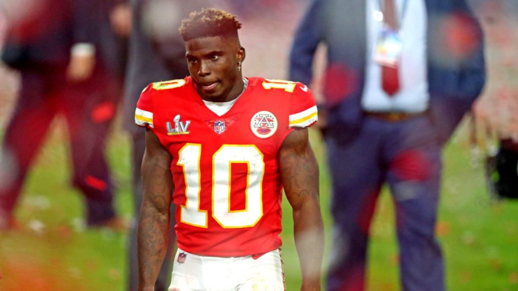 Tyreek Hill Breaks Silence: Reveals the Secret Strategy Behind His Move from the Chiefs to the Dolphins 13