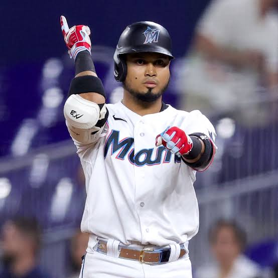  *"A DEAL FOR THE AGES! Mets Commit to Luis Arraez for 15 Years, $765 Million, Cementing His Status as Face of the Franchise!"* 2