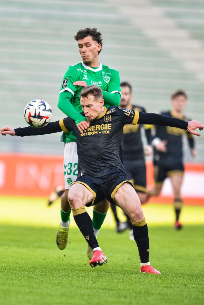 *L'AVENIR DE NICOLAS COZZA À FC NANTES EST EN SUSPENS EN RAISON D'UNE BLESSURE À LA CHEVILLE GAUCHE QUI POURRAIT METTRE FIN À SA CARRIÈRE* 3