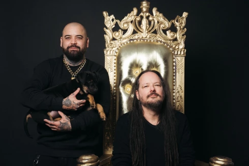 KORN’S JONATHAN DAVIS SHOCKS FANS WITH DEVASTATING CAREER SHIFT, LAUNCHES "FREAK ON A LEASH" DOG ACCESSORIES LINE WITH DESIGNER ASHTON MICHAEL 9