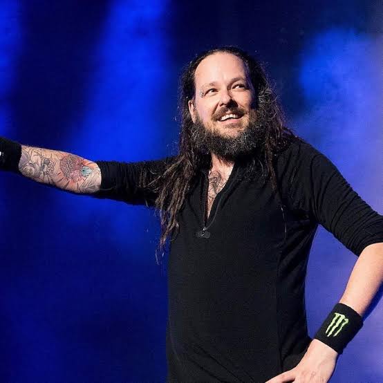 "KORN'S JONATHAN DAVIS SHOCKS THE WORLD: 'I'M IN LOVE WITH RITA ORA!'" 5