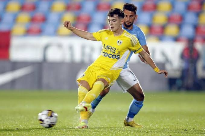 **MARIO BRATU ÎȘI IA RĂMAS BUN DE LA PETROLUL PLOIEȘTI: Mijlocașul Vedetă Părăsește Echipa După o Perioadă de Excepție** 2