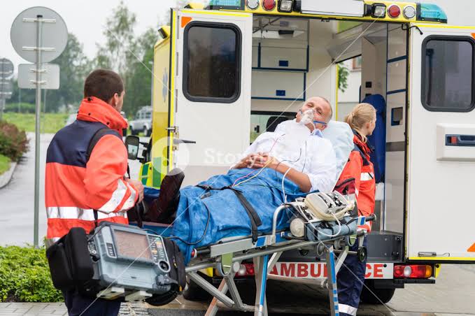 ȘTIRE DE ULTIMĂ ORĂ: Premierul României, Marcel Ciolacu, a fost transportat de urgență la spital după ce s-a prăbușit — Cauza este încă necunoscută 2
